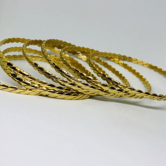 ⭐️⭐️ 6 Bangles ⭐️⭐️ - Picture 2 of 3